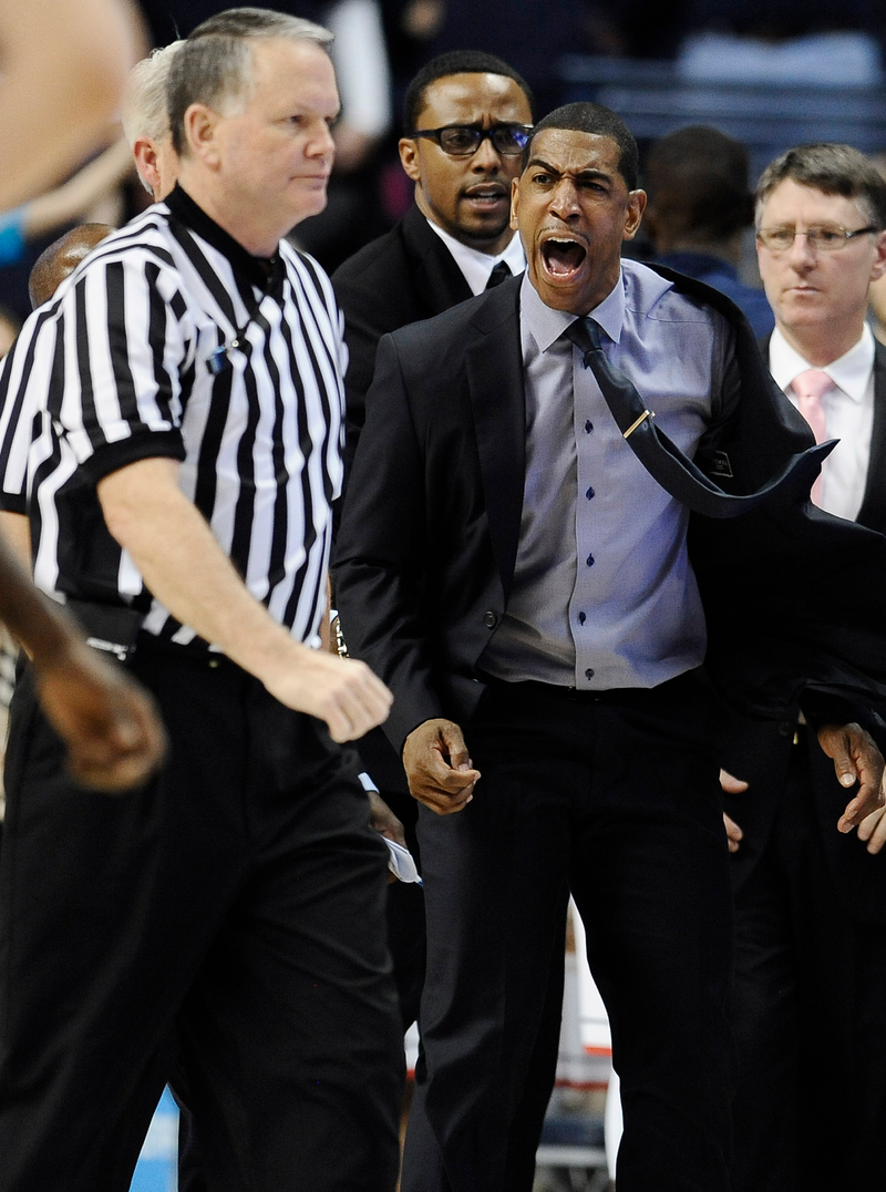 Illustration for article titled UConn Coach Kevin Ollie Flips His Shit After Uncalled Foul